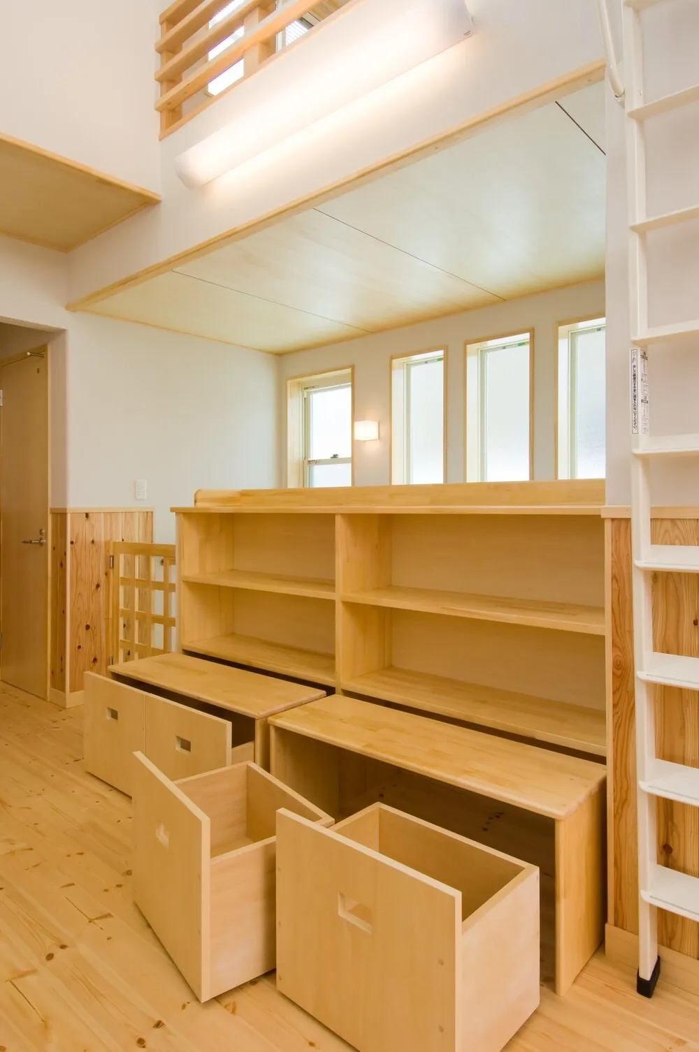 敷地間口4.6mに建つ北側リビングの家